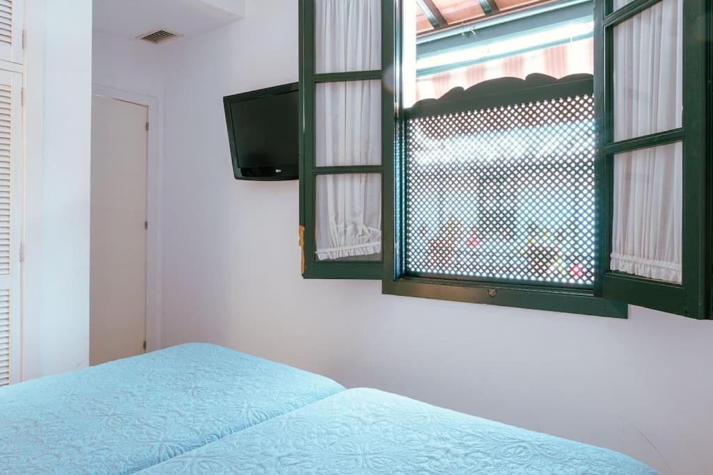 Con Encanto En Patio Sevillano * Seville